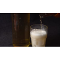 倒啤酒动作