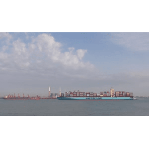 货轮进港