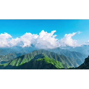 自然风景_山脉上空云朵飘动
