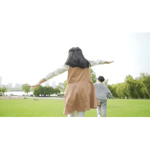 自然风景_小孩奔跑