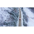自然风景_汽车走雪路上空视角
