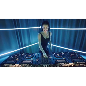 女DJ打碟16